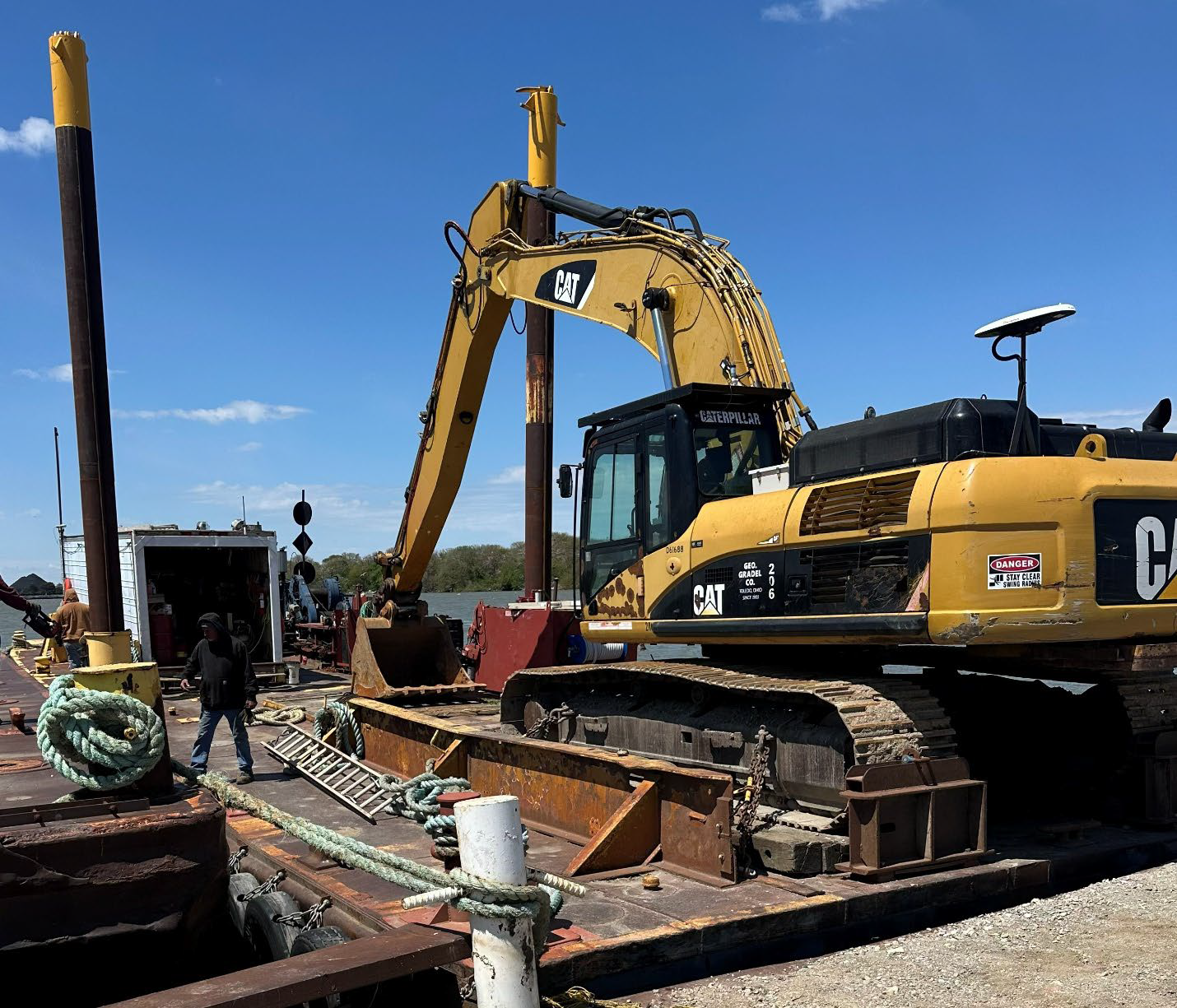 Photo of dredge plant Derrick Boat 2